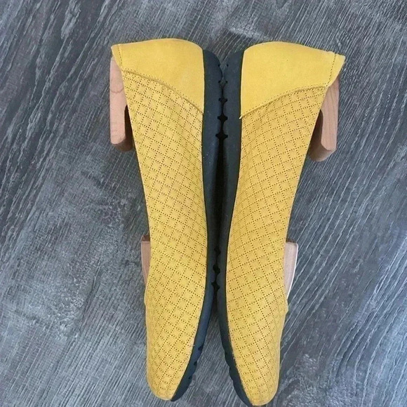 Sabrina London Yellow Nubuck Ballet Flats EU 40 US 9 Made in Spain Slip On - Picture 9 of 12